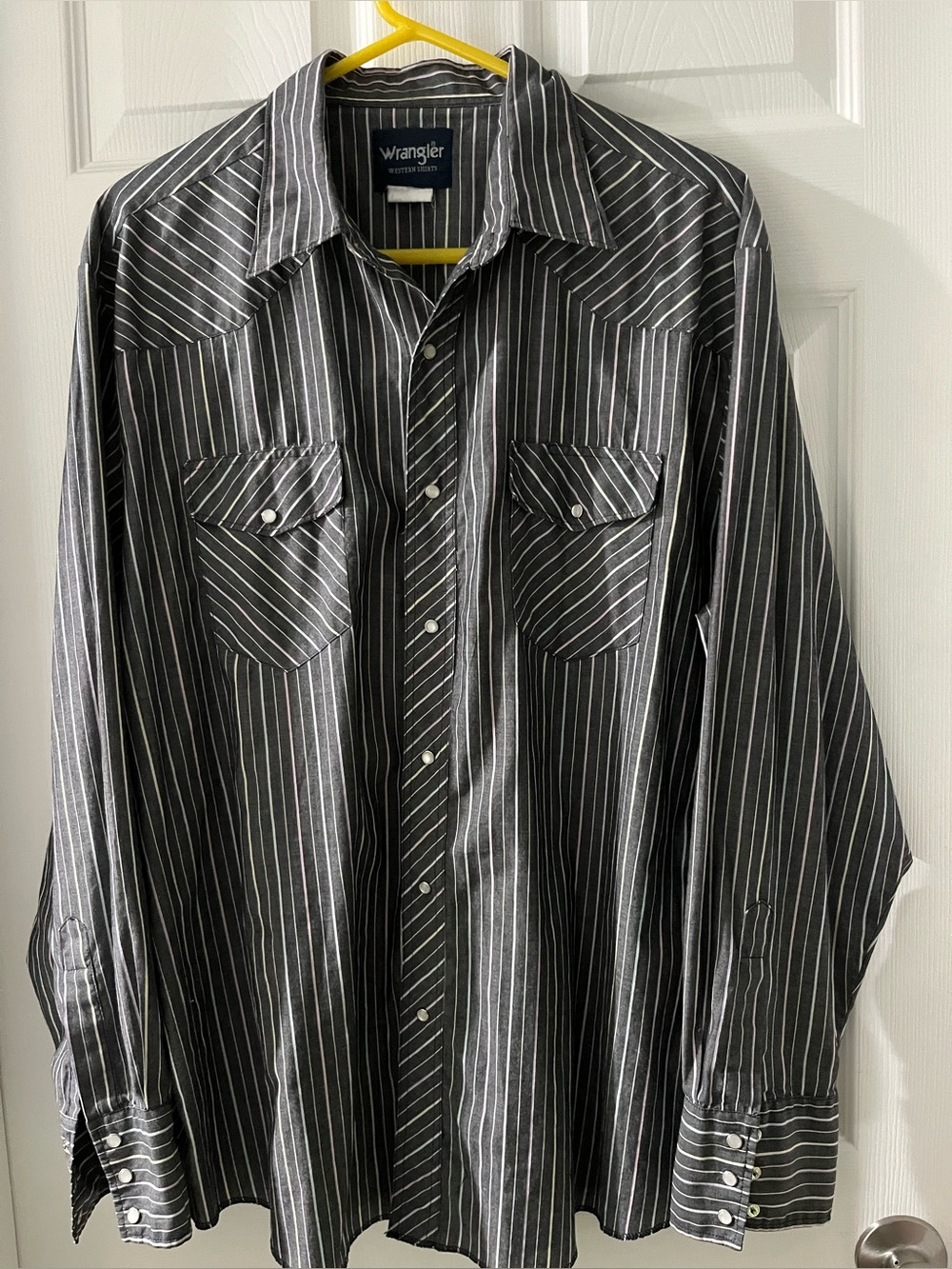 Wrangler Shirt Mens XL Pearl Snap Western Pin Stripe Shirt Gray Pink